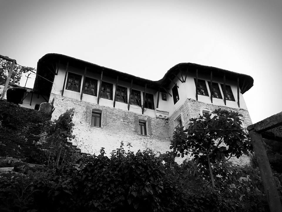 Stone Rooms 1850 Gjirokastër Exteriör bild