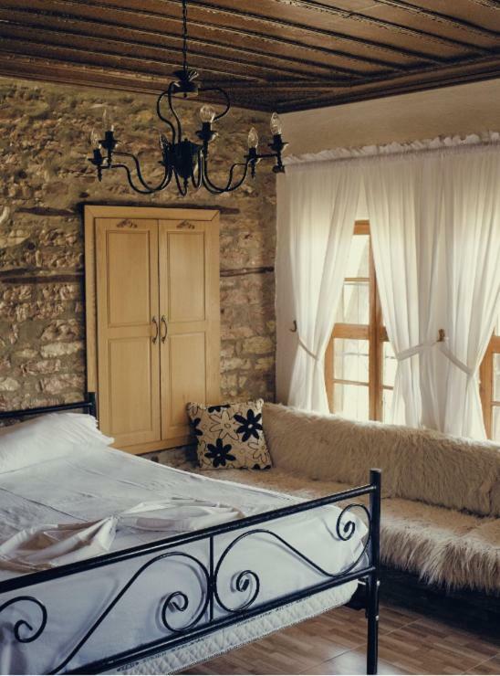 Stone Rooms 1850 Gjirokastër Rum bild